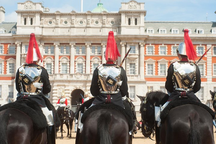 Buckingham Palace Entrance Ticket & Changing of the Guard Tour