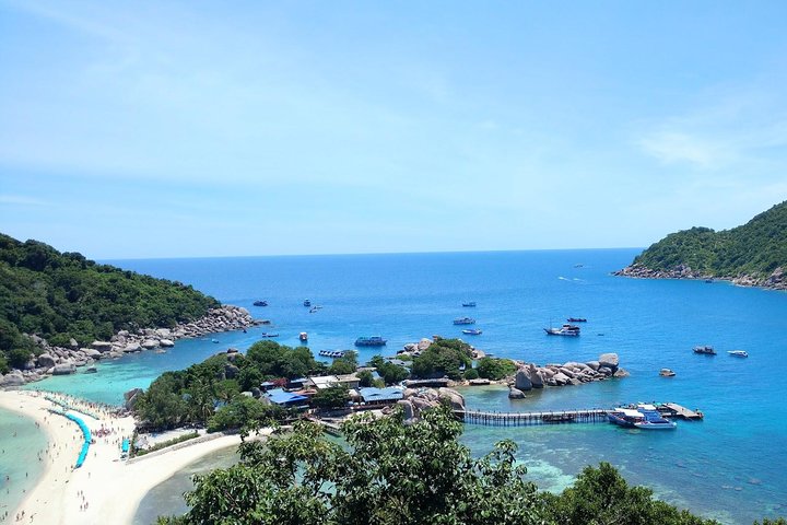 Snorkel Tour to Koh Nangyuan and the hidden bays of Koh Tao onboard the Oxygen
