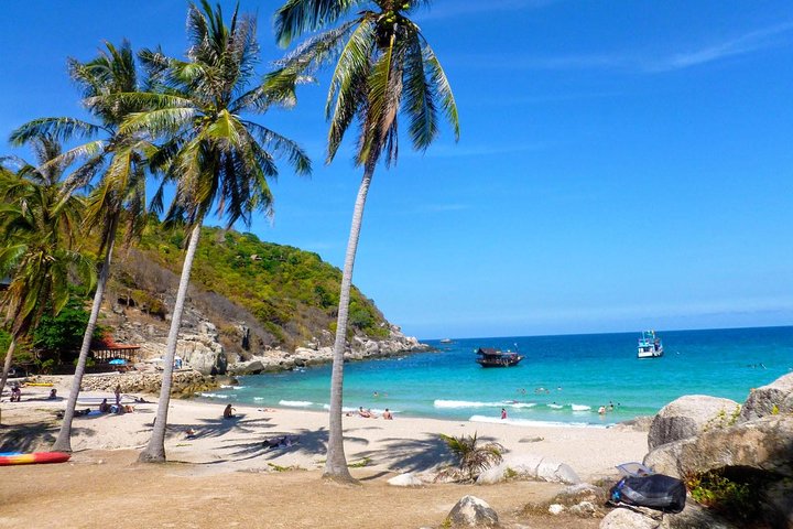 Snorkel Tour to Koh Nangyuan and the hidden bays of Koh Tao onboard the Oxygen
