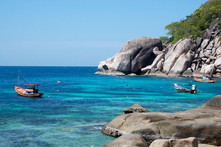 Snorkel Tour to Koh Nangyuan and the hidden bays of Koh Tao onboard the Oxygen