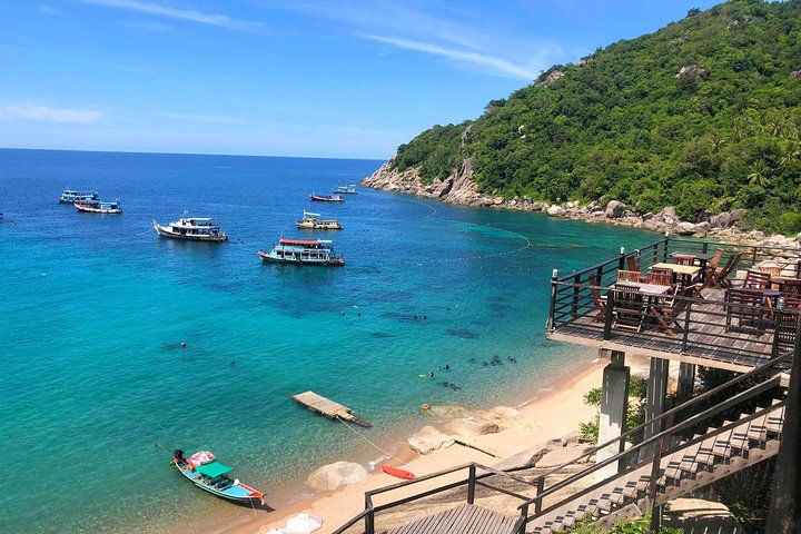 Snorkel Tour to Koh Nangyuan and the hidden bays of Koh Tao onboard the Oxygen