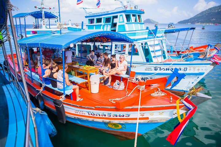 Snorkel Tour to Koh Nangyuan and the hidden bays of Koh Tao onboard the Oxygen