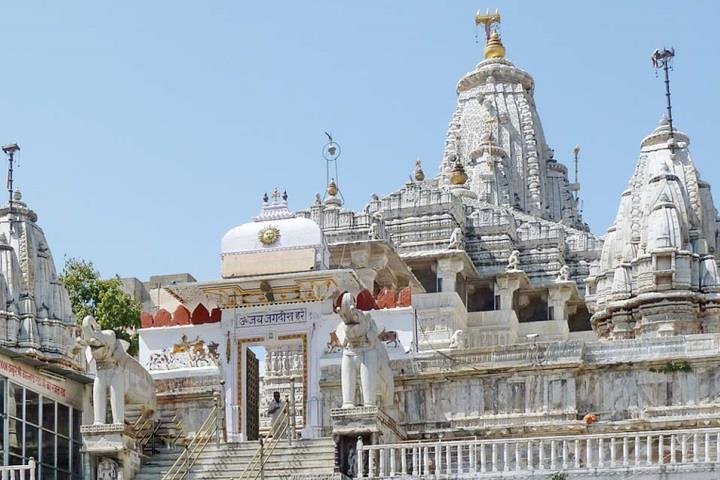 Private Full-Day Udaipur City Sightseeing Tour with Optional Guide