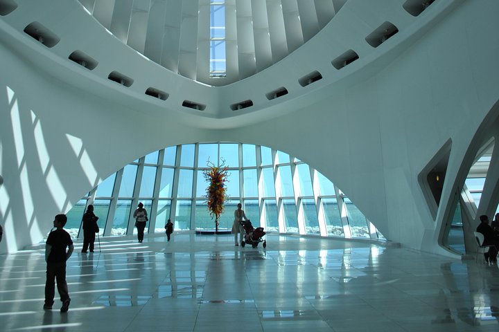 Personal and Detailed Milwaukee Sightseeing Bus Tour