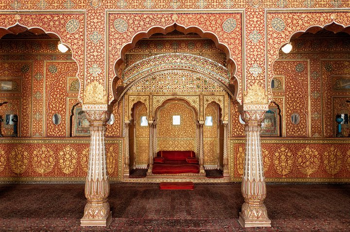 Bikaner Full Day Sightseeing with Bhandeshwari Jain Temple and Lunch