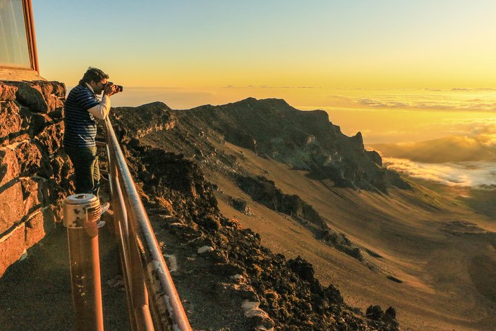 Maui: Majestic Haleakala Sunrise Tour with Pick-up