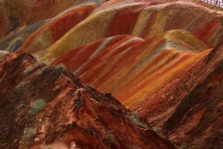 Private Day Tour: Horse Hoof Temple Grottoes and Zhangye Danxia Landform