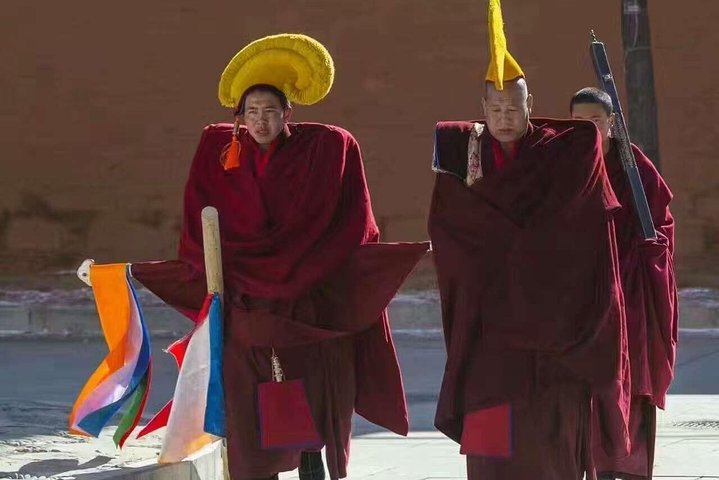 4-Day Private Tour to Binglingsi Grottoes and Lambrang Monastery from Lanzhou