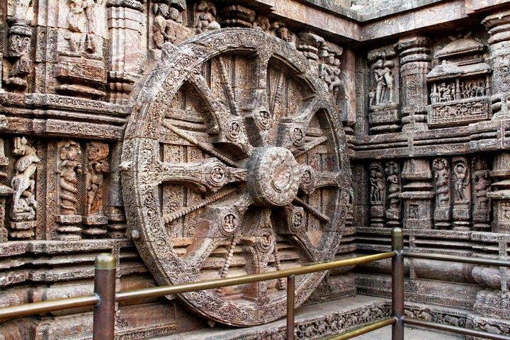 Full Day Tour of Konark Temple and Puri