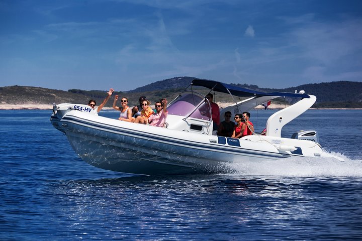 Exclusive Private Tour: Red Rocks & Pakleni Islands