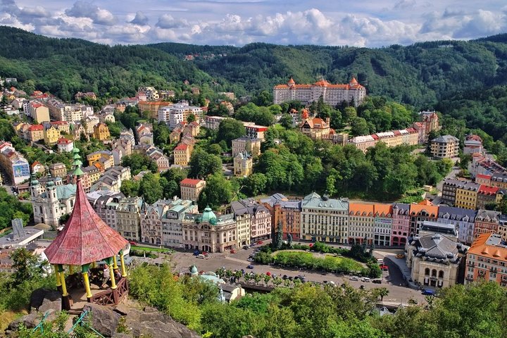 1-way private ride Karlovy Vary to Berlin - Mercedes Benz - up to 8 passengers