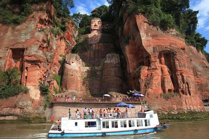 One Day Trip to Chengdu Panda Base and Leshan Buddha Tour