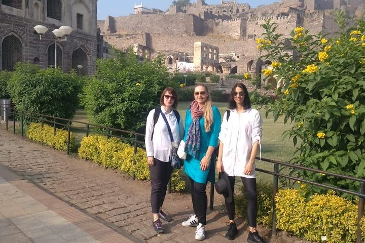 Private tour of Hyderabad in car with guide and lunch