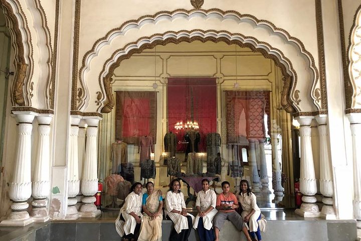 Private tour of Hyderabad in car with guide and lunch