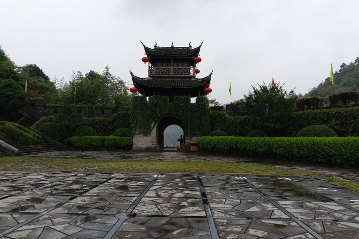 Self-Guided Tour:Southern Great Wall and Furong old Town From Fenghuang