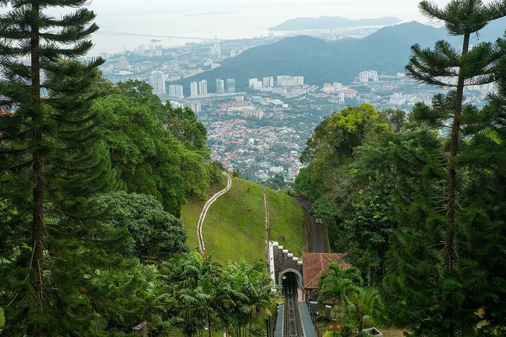Majestic Half Day Penang Hill and Kek Lok Si Temple Tour