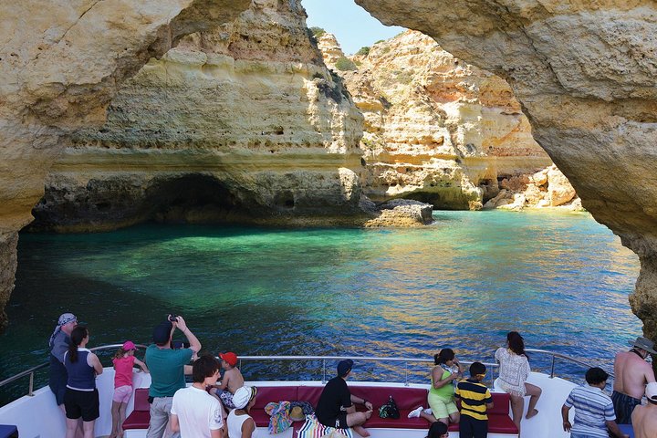 Caves and Coastline Cruise from Albufeira to Benagil