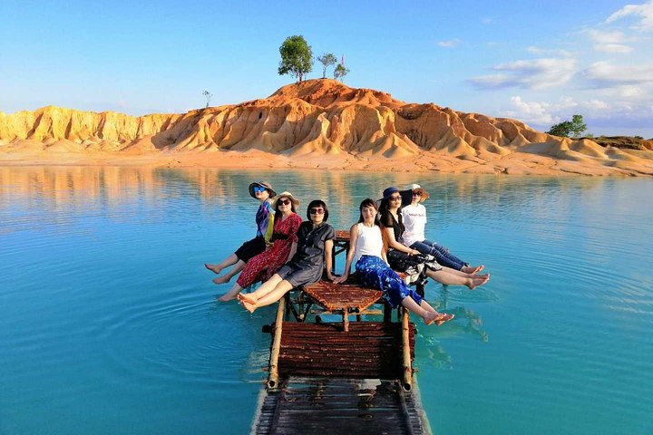 Bintan Sand Dunes and Blue Lakes Half-Day Tour with Lunch