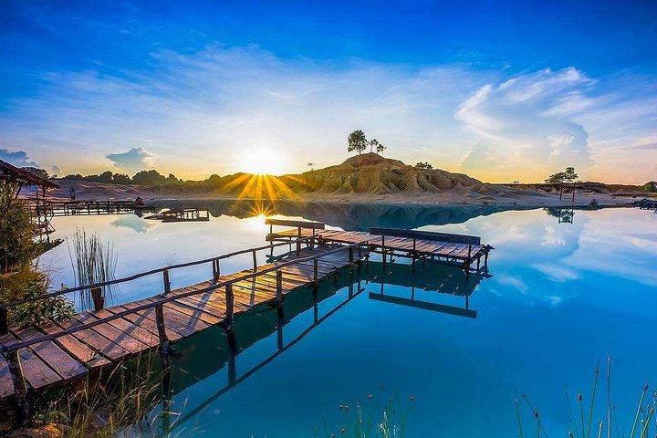 Bintan Sand Dunes and Blue Lakes Half-Day Tour with Lunch