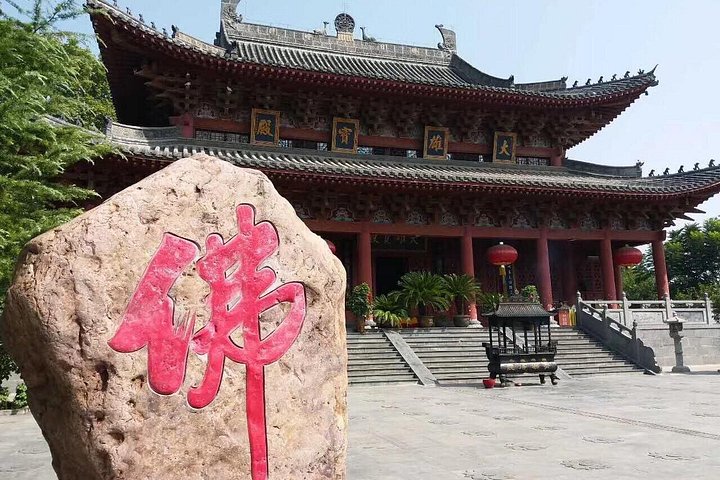 All Inclusive Luoyang Private Day Tour to Longmen Grottoes and White Horse Temple