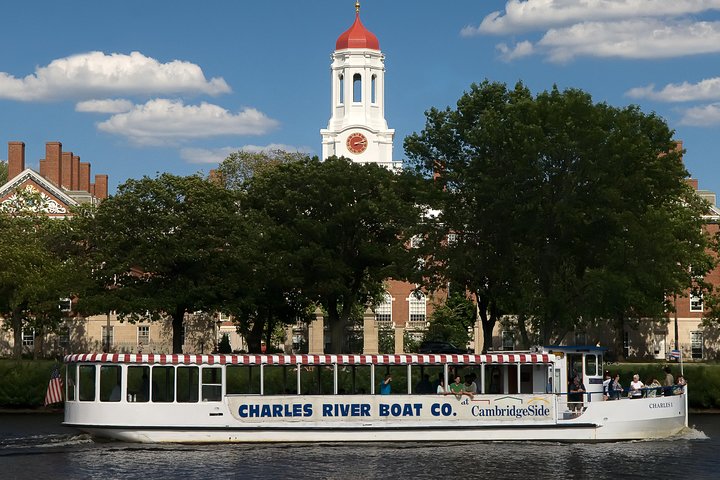 Boston Skyline Sightseeing Boat Tour: Charles River Cruise