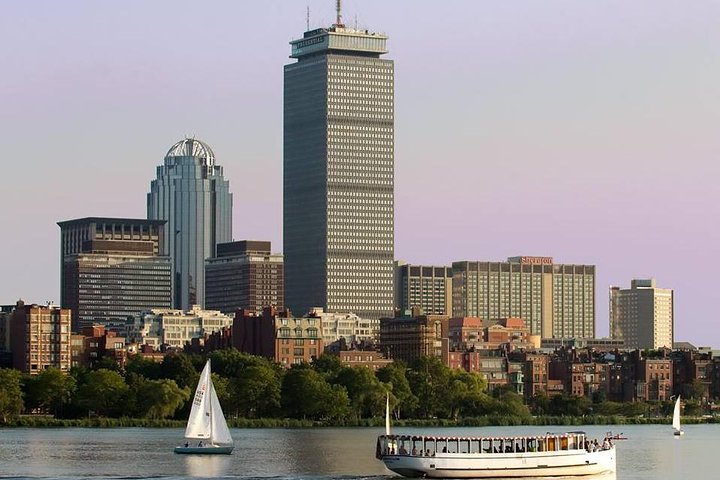 Boston Skyline Sightseeing Boat Tour: Charles River Cruise