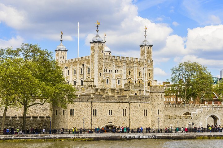 Tower of London and Crown Jewels Exhibition Day Ticket