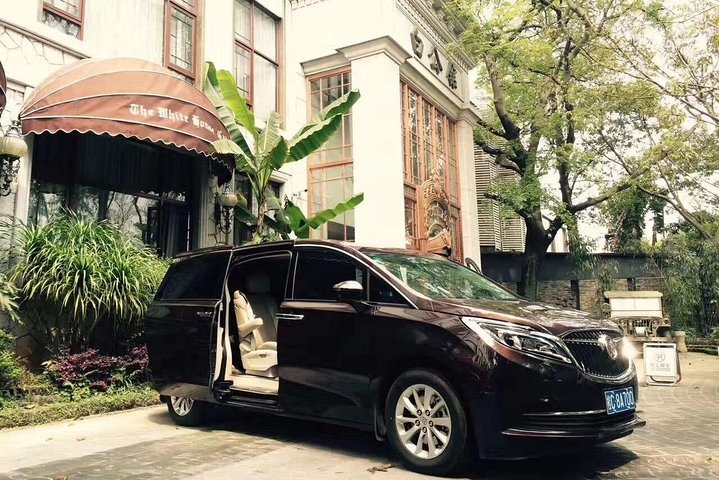 Private transfer from Fenghuang to Guilin and stops at Chengyang Dong Village