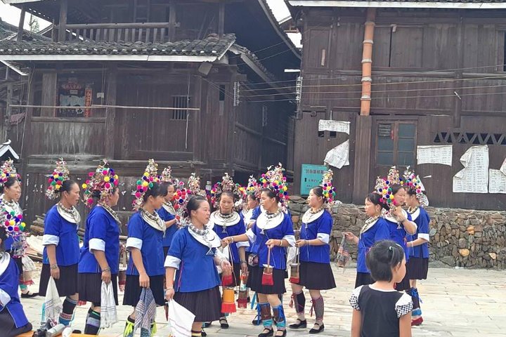 Private transfer from Fenghuang to Guilin and stops at Chengyang Dong Village