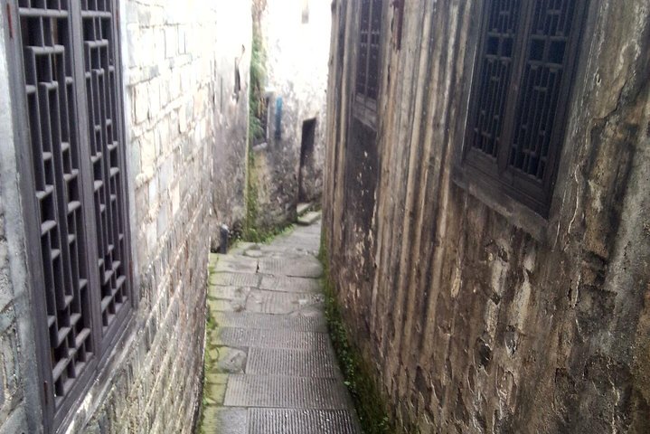 Private Transfer from Fenghuang to Guilin and stops at Hongjiang