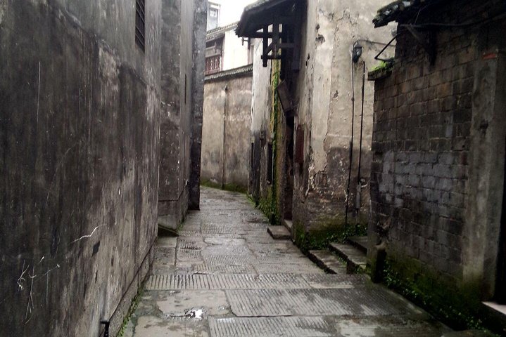 Private Transfer from Fenghuang to Guilin and stops at Hongjiang
