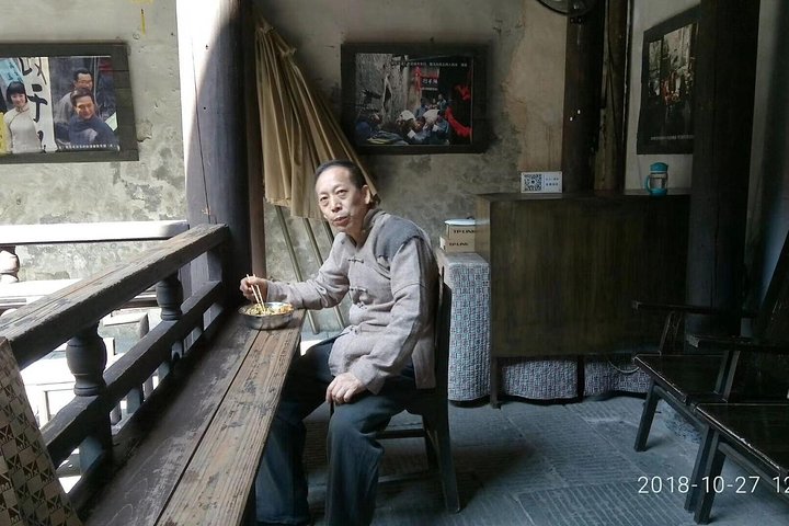 Private Transfer from Fenghuang to Guilin and stops at Hongjiang