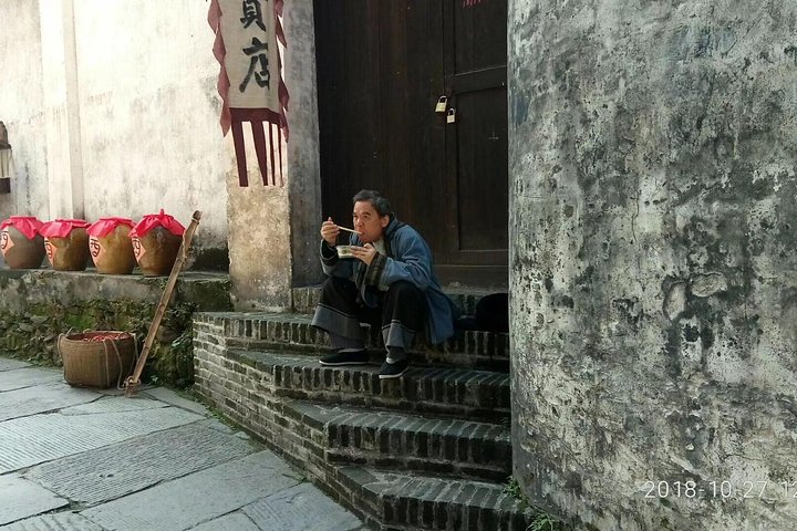 Private Transfer from Fenghuang to Guilin and stops at Hongjiang