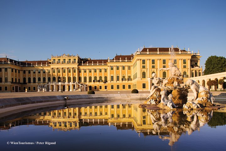 Vienna: Skip the Line Schönbrunn Palace and Gardens Guided Tour