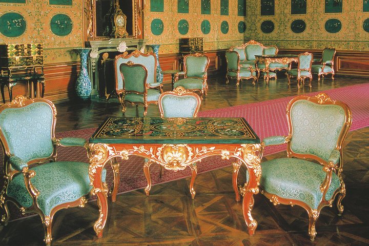 Vienna: Skip the Line Schönbrunn Palace and Gardens Guided Tour