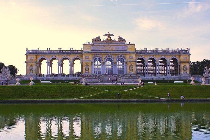 Vienna: Skip the Line Schönbrunn Palace and Gardens Guided Tour