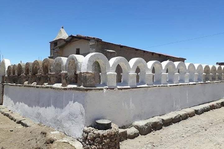 Private 1D 1N Trip from La Paz to Uyuni Salt Flats by Air.