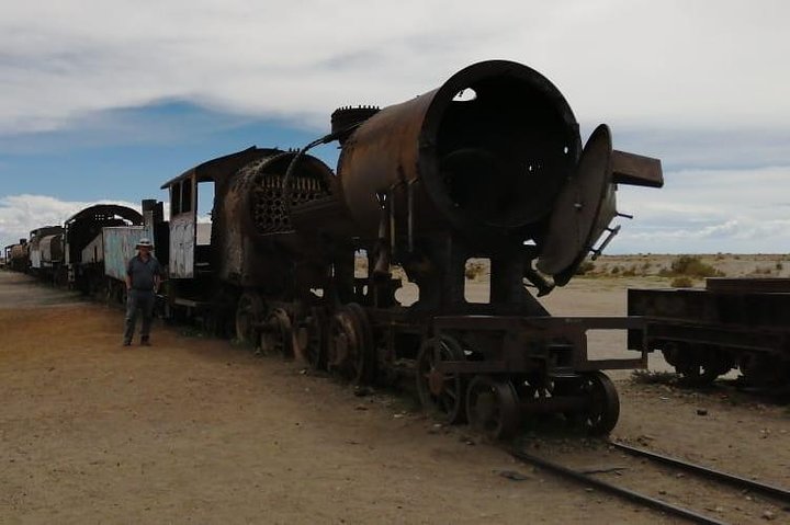 Private 1D 1N Trip from La Paz to Uyuni Salt Flats by Air.