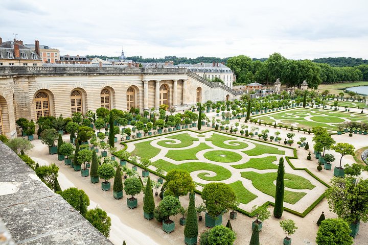 Versailles Full Day Bike Tour with Palace, Gardens, & Picnic