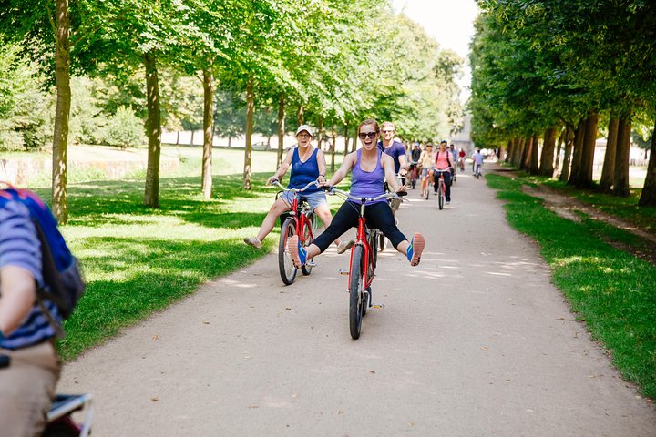Versailles Full Day Bike Tour with Palace, Gardens, & Picnic