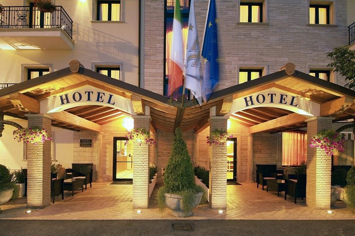 Shared Transfer from Civitavecchia Pier to Rome Hotel or Airport
