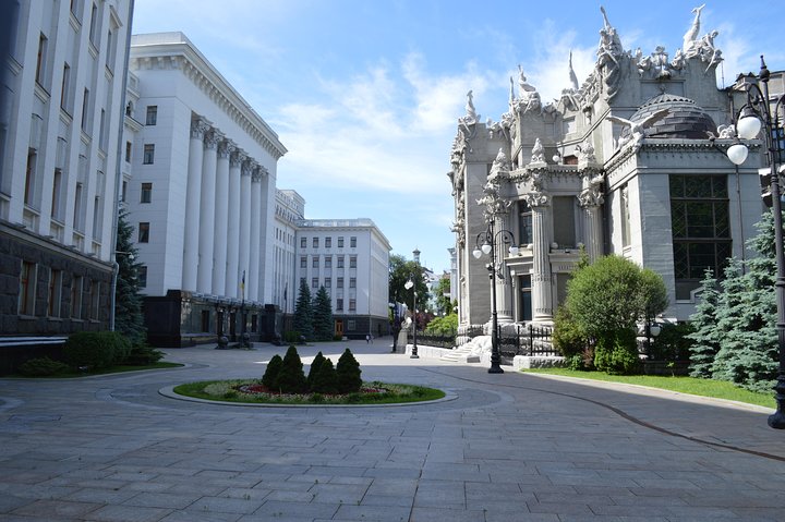 Customized Full-Day Tour of Kiev by Luxury Vehicle