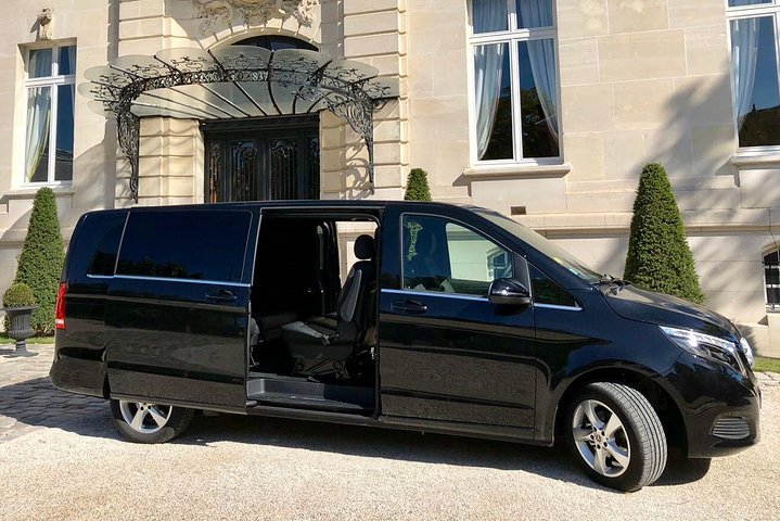 Exclusive Champagne Tour: 1 Famous+1 Boutique House & Restaurant