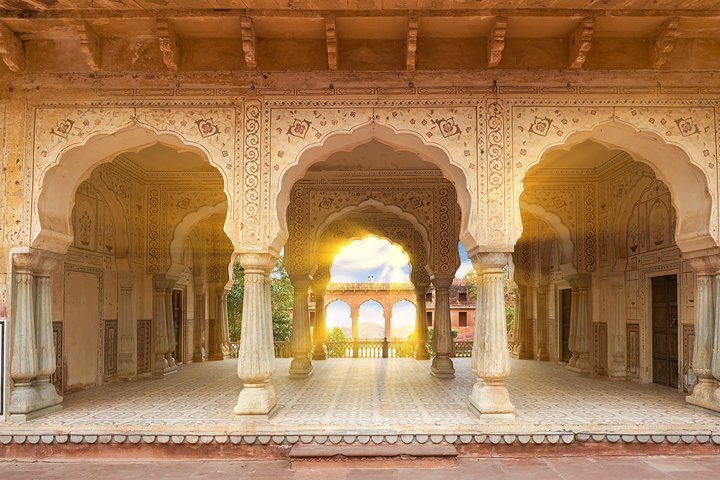 Jaipur Amer Fort, Jal Mahal & Stepwell Private Half-Day Tour