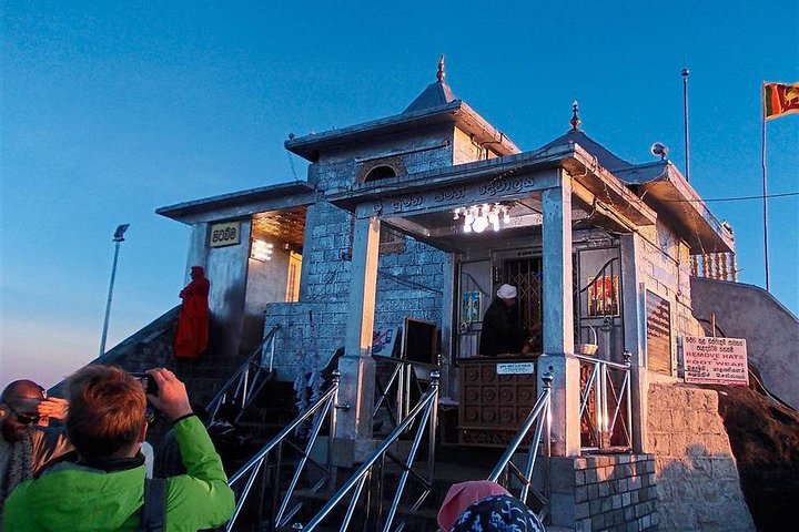 Overnight Hiking and Trekking Tour to Adams peak via Peak Wilderness sanctuary