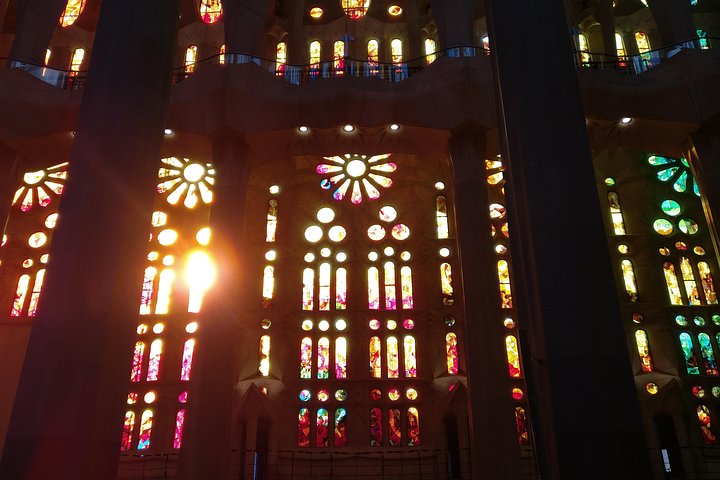 Sagrada Familia English Guided Tour & Optional Tower Access