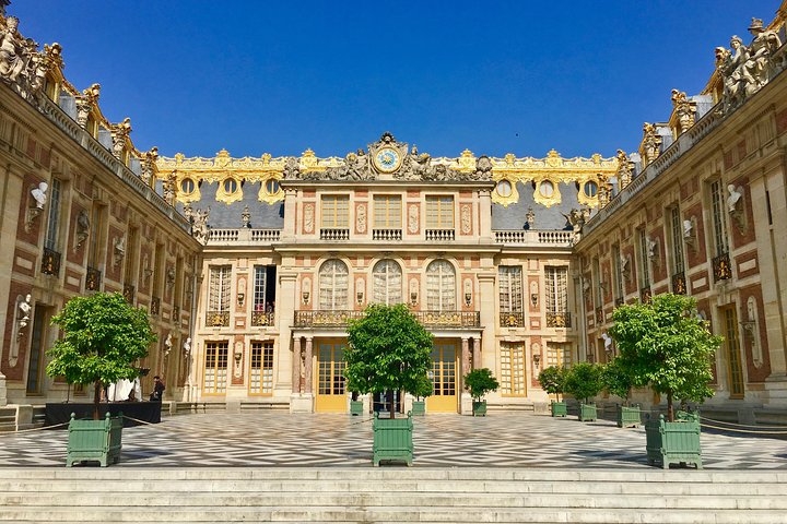 Versailles Palace & Giverny Private Tour with Lunch&Hotel Pick-up