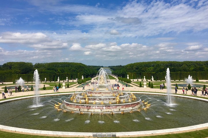 Versailles Palace & Giverny Private Tour with Lunch&Hotel Pick-up
