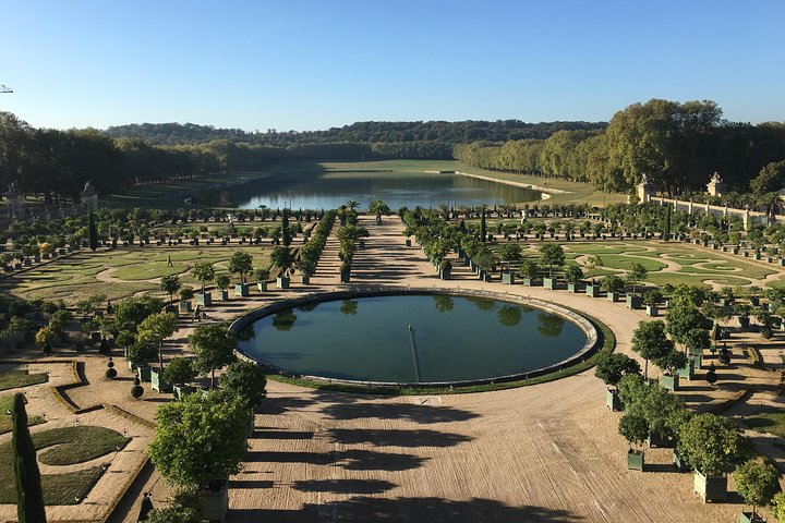 Versailles Palace & Giverny Private Tour with Lunch&Hotel Pick-up