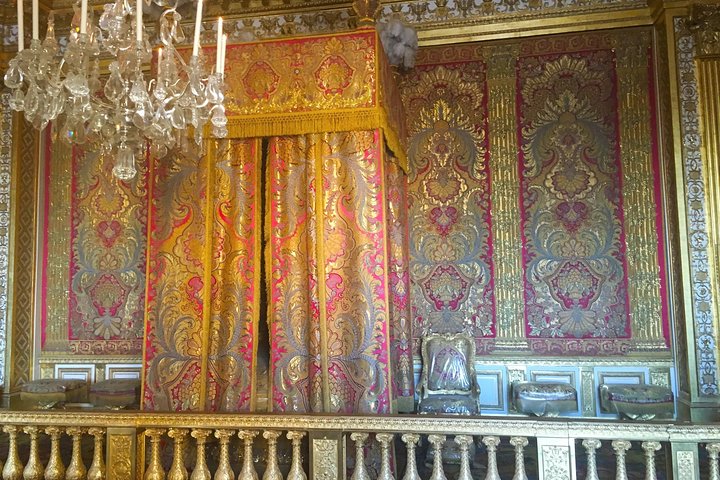 Versailles Palace & Giverny Private Tour with Lunch&Hotel Pick-up